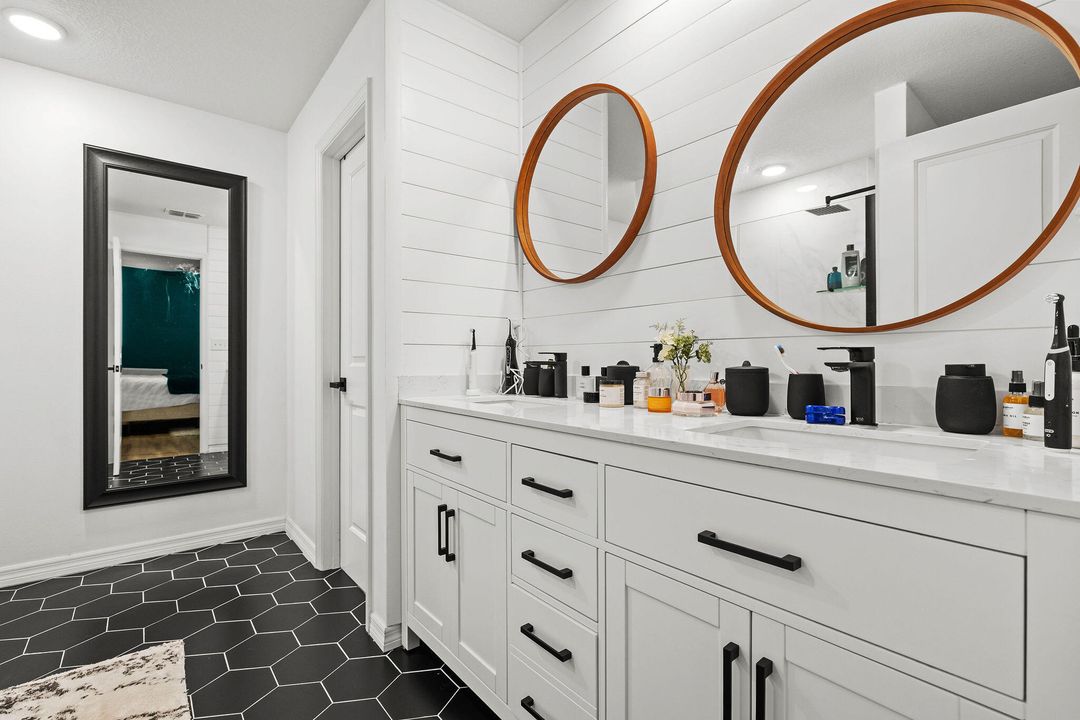 For Sale: $415,000 (4 beds, 2 baths, 1806 Square Feet)