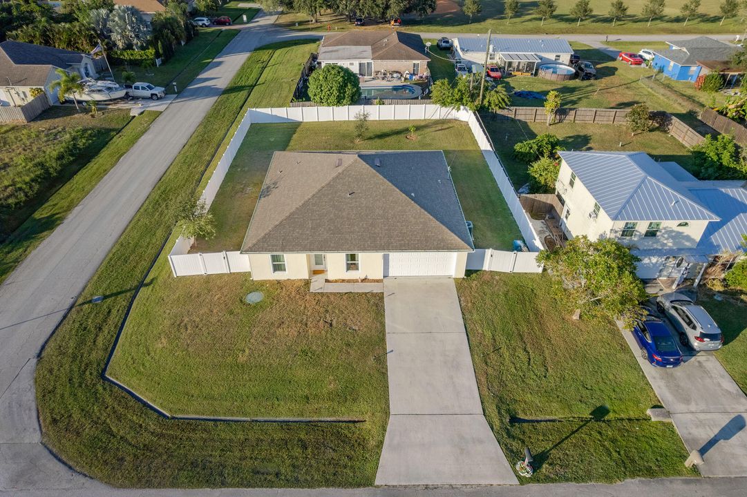 For Sale: $415,000 (4 beds, 2 baths, 1806 Square Feet)