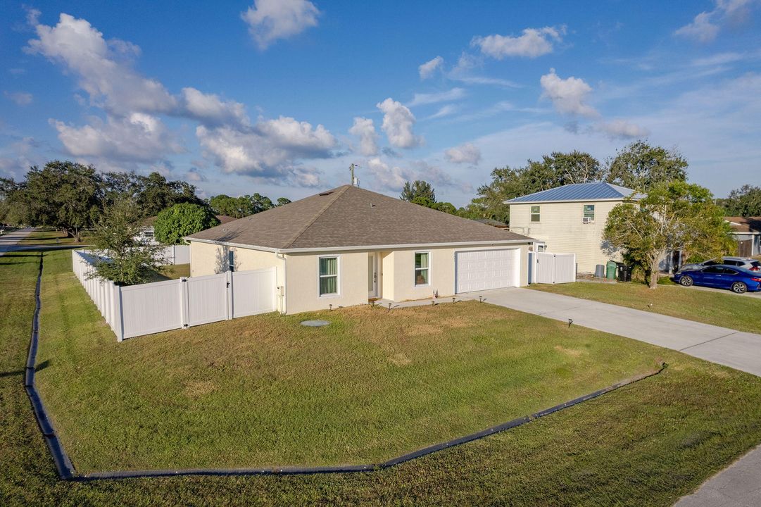 For Sale: $415,000 (4 beds, 2 baths, 1806 Square Feet)