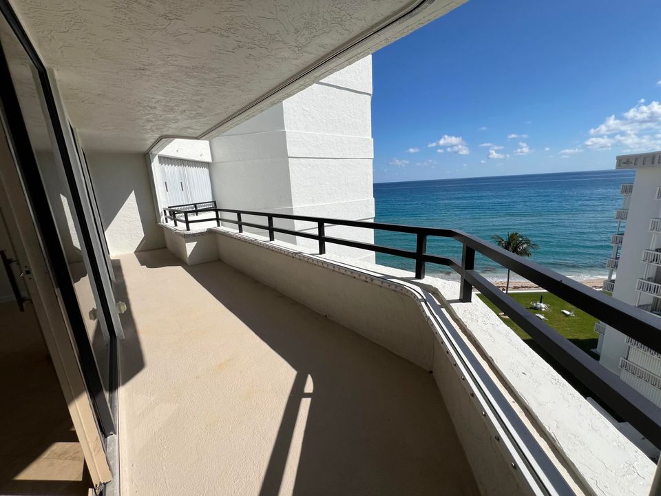 Active With Contract: $3,900 (2 beds, 2 baths, 1380 Square Feet)