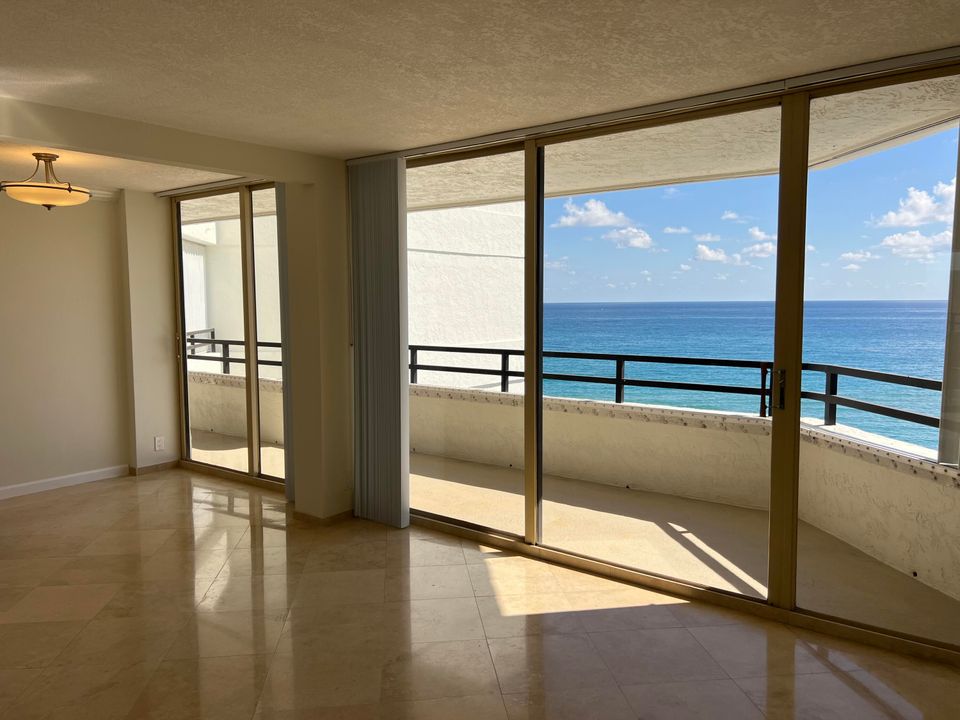 Active With Contract: $3,900 (2 beds, 2 baths, 1380 Square Feet)