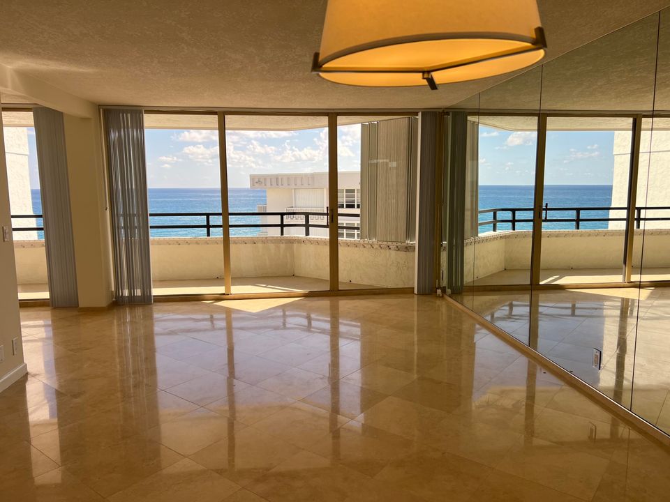 Active With Contract: $3,900 (2 beds, 2 baths, 1380 Square Feet)