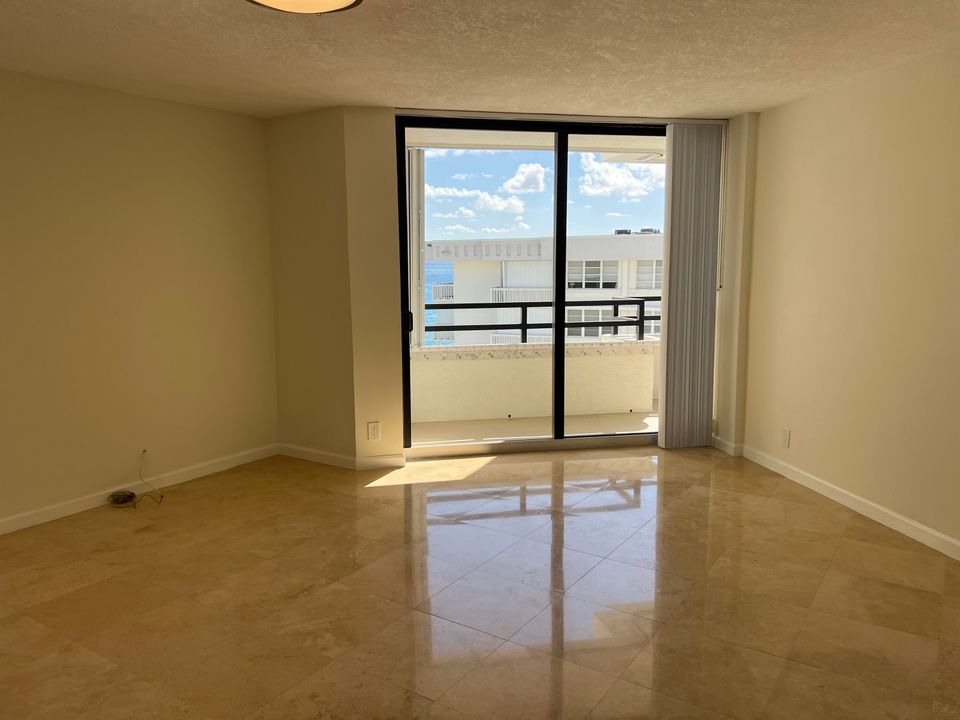 Active With Contract: $3,900 (2 beds, 2 baths, 1380 Square Feet)