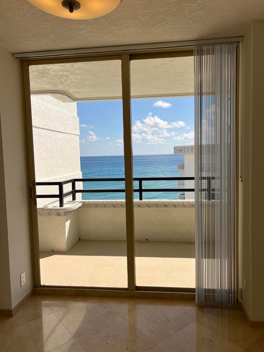 Active With Contract: $3,900 (2 beds, 2 baths, 1380 Square Feet)