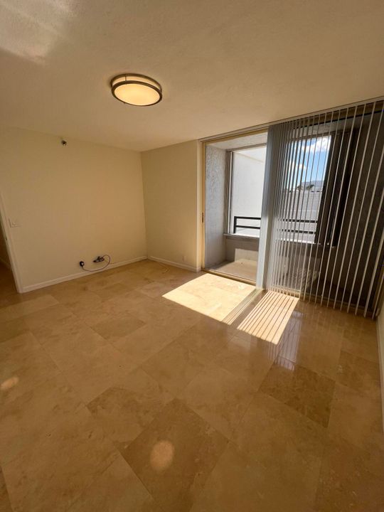 Active With Contract: $3,900 (2 beds, 2 baths, 1380 Square Feet)