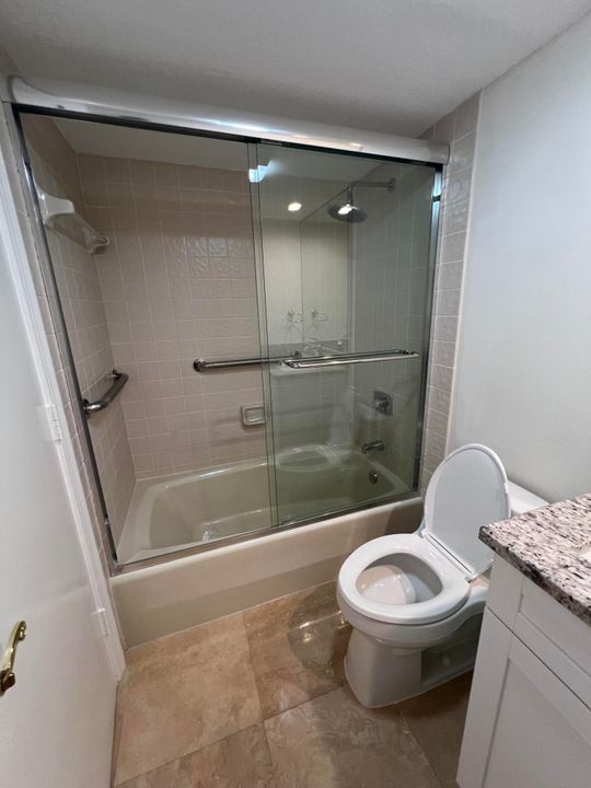 Active With Contract: $3,900 (2 beds, 2 baths, 1380 Square Feet)