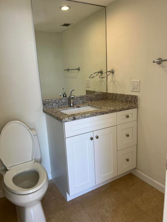 Active With Contract: $3,900 (2 beds, 2 baths, 1380 Square Feet)