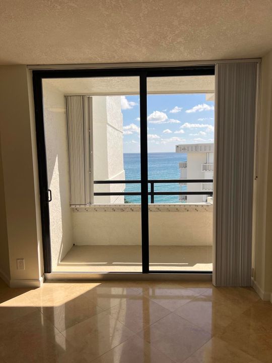 Active With Contract: $3,900 (2 beds, 2 baths, 1380 Square Feet)