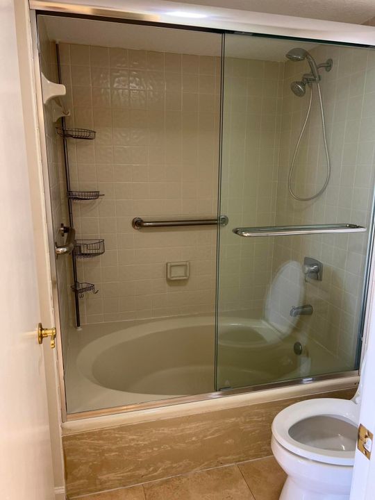 Active With Contract: $3,900 (2 beds, 2 baths, 1380 Square Feet)