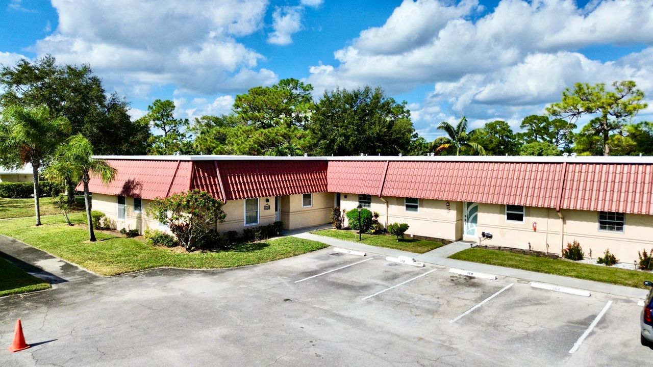 For Sale: $139,900 (2 beds, 2 baths, 1024 Square Feet)