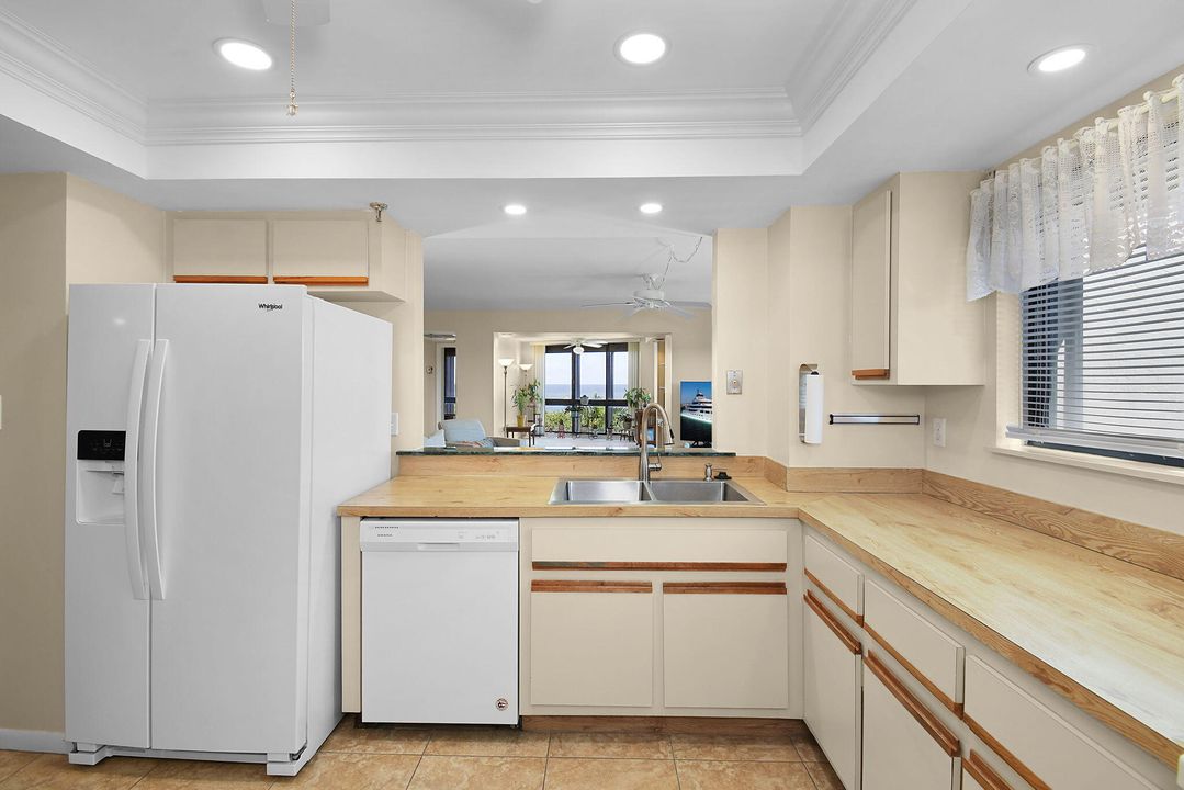 На продажу: $475,000 (2 спален, 2 ванн, 1704 Квадратных фут)