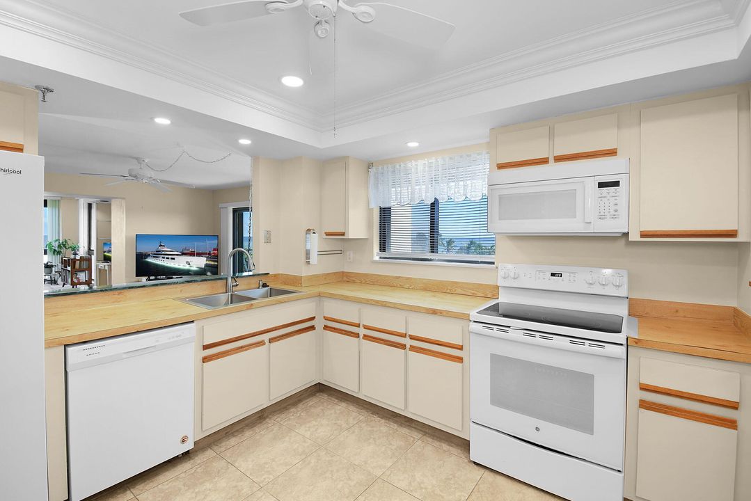 На продажу: $475,000 (2 спален, 2 ванн, 1704 Квадратных фут)