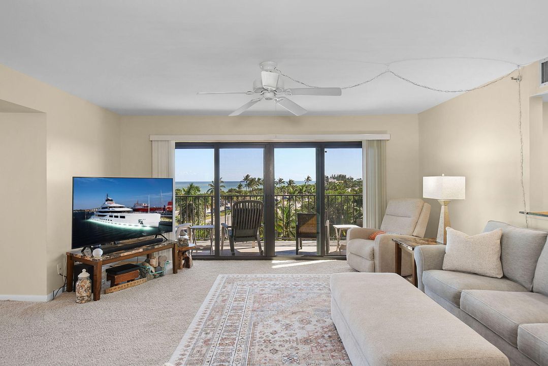 На продажу: $475,000 (2 спален, 2 ванн, 1704 Квадратных фут)