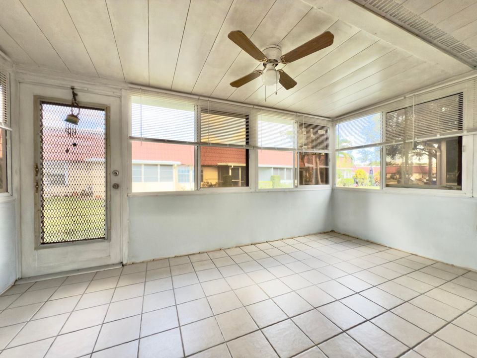 For Sale: $139,900 (2 beds, 2 baths, 1024 Square Feet)