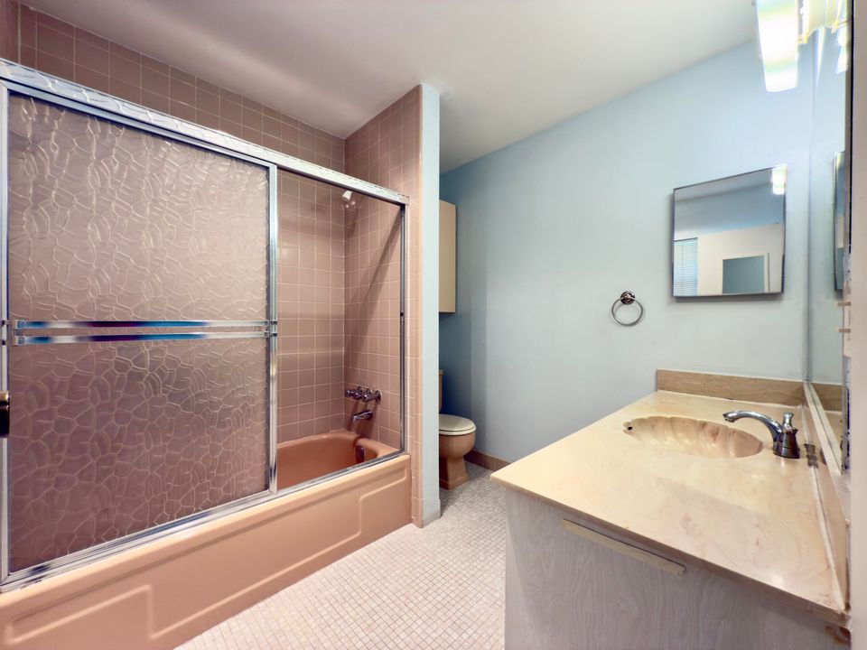 For Sale: $139,900 (2 beds, 2 baths, 1024 Square Feet)