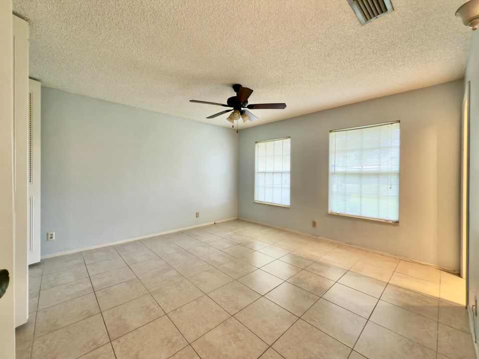 For Sale: $139,900 (2 beds, 2 baths, 1024 Square Feet)