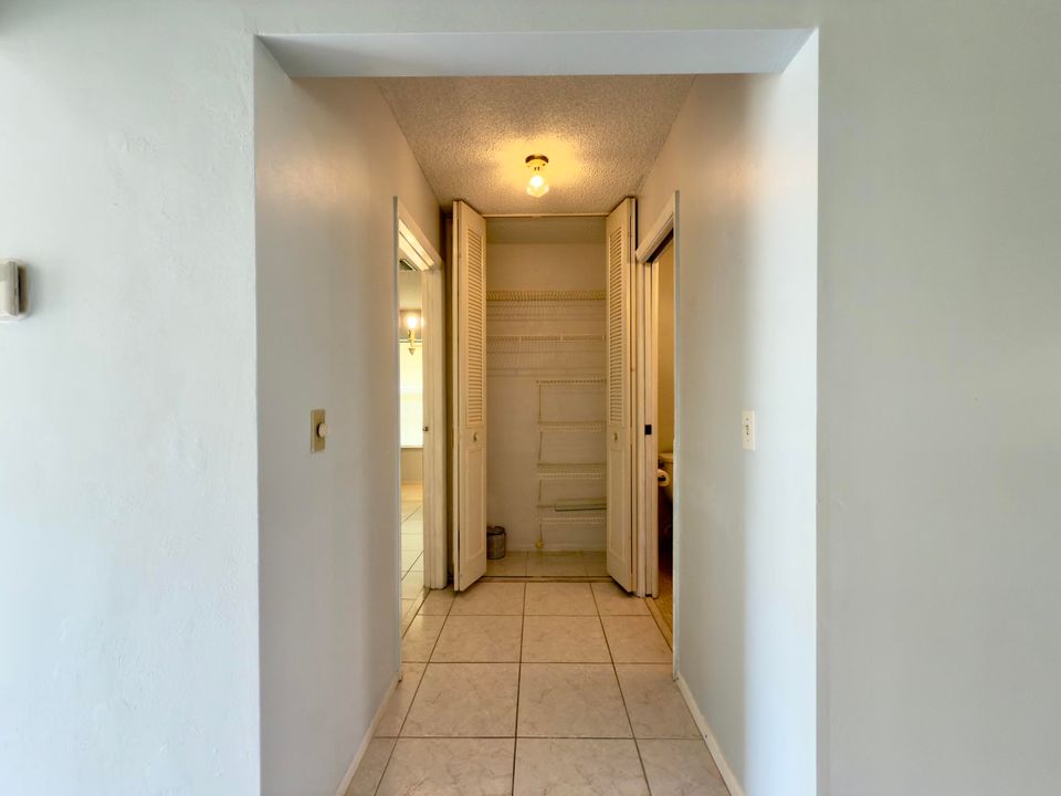 For Sale: $139,900 (2 beds, 2 baths, 1024 Square Feet)