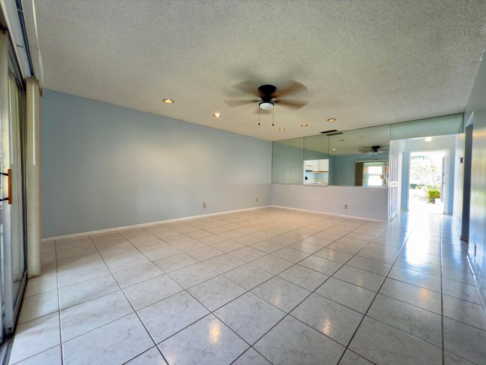 For Sale: $139,900 (2 beds, 2 baths, 1024 Square Feet)