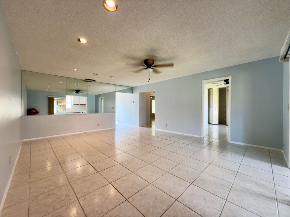 For Sale: $139,900 (2 beds, 2 baths, 1024 Square Feet)