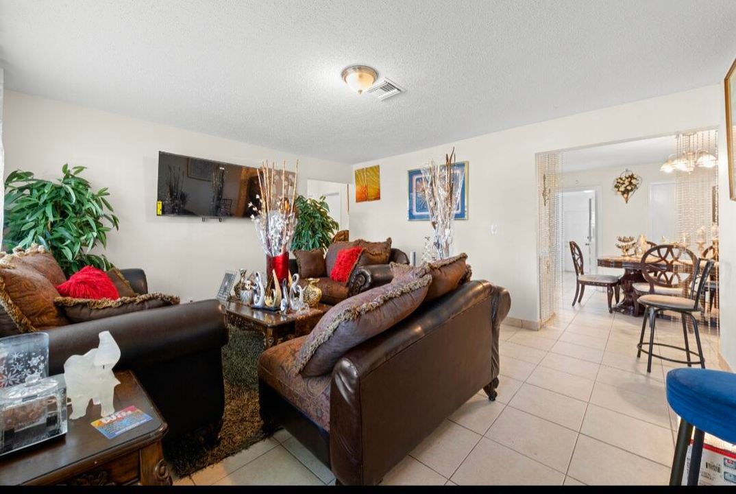 For Sale: $589,999 (4 beds, 2 baths, 1600 Square Feet)