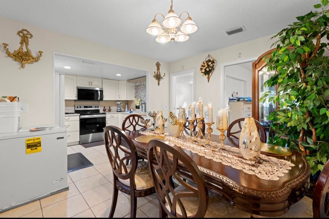 For Sale: $589,999 (4 beds, 2 baths, 1600 Square Feet)