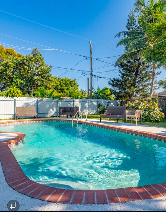 For Sale: $589,999 (4 beds, 2 baths, 1600 Square Feet)