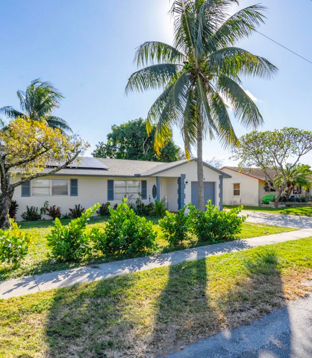 For Sale: $589,999 (4 beds, 2 baths, 1600 Square Feet)