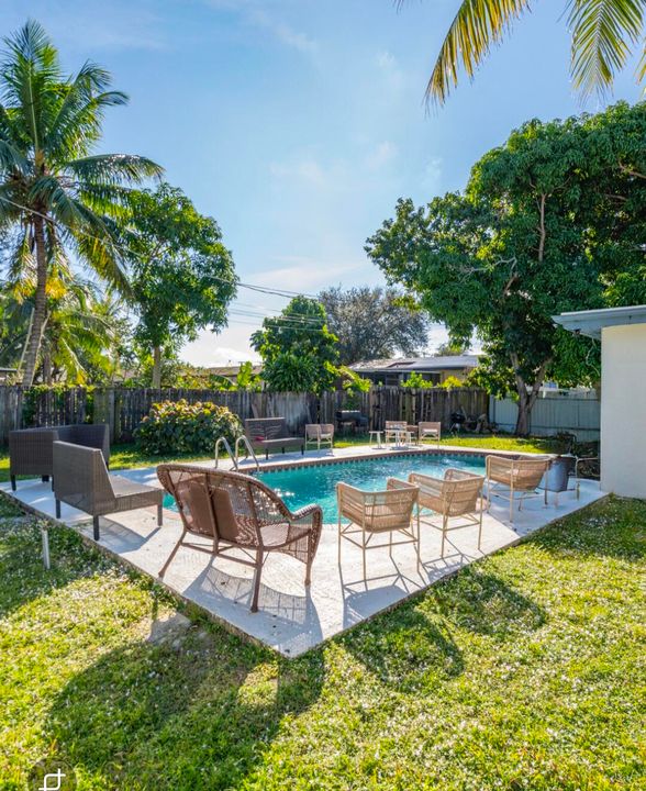 For Sale: $589,999 (4 beds, 2 baths, 1600 Square Feet)