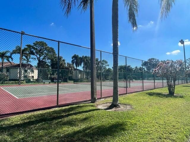 В аренду: $1,700 (2 спален, 1 ванн, 818 Квадратных фут)