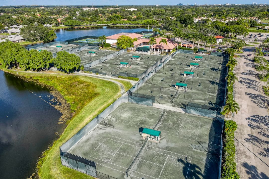 На продажу: $499,000 (2 спален, 2 ванн, 1135 Квадратных фут)