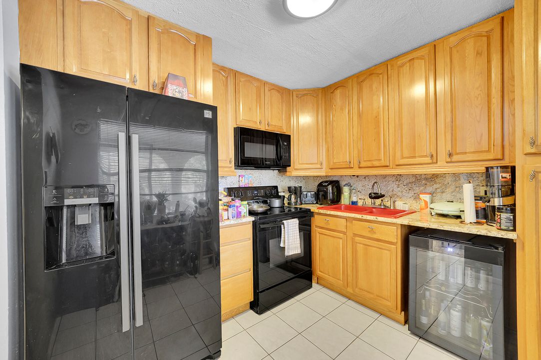 待售: $189,900 (2 贝兹, 2 浴室, 936 平方英尺)