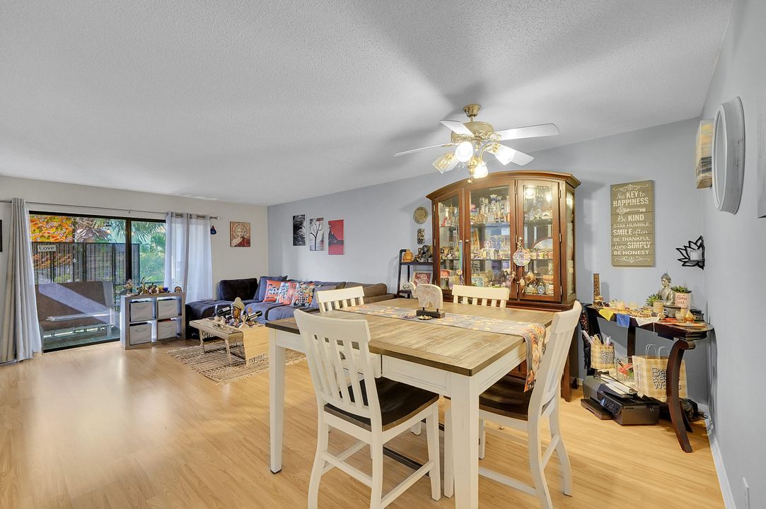 待售: $189,900 (2 贝兹, 2 浴室, 936 平方英尺)