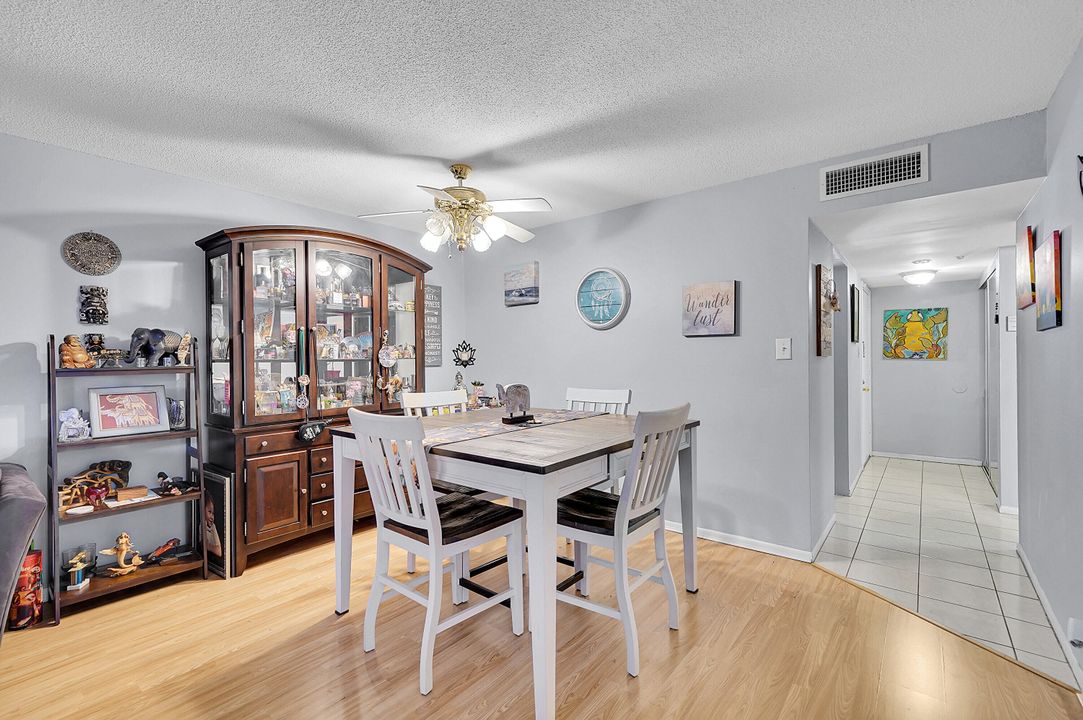 待售: $189,900 (2 贝兹, 2 浴室, 936 平方英尺)