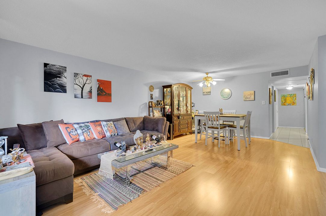 待售: $189,900 (2 贝兹, 2 浴室, 936 平方英尺)