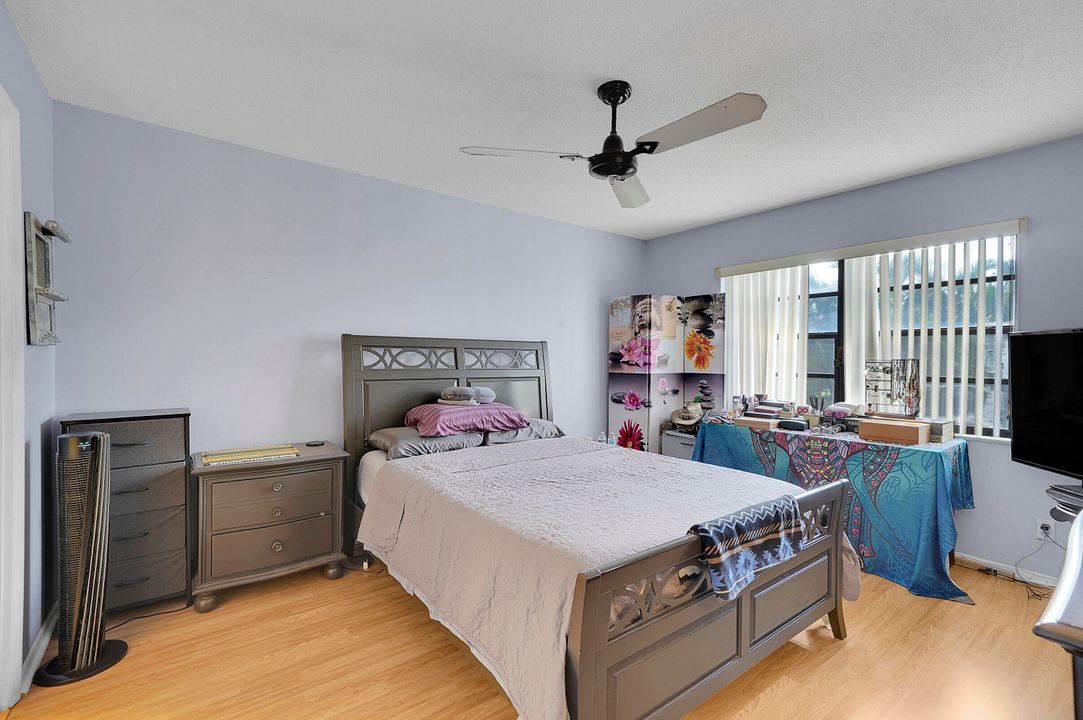 待售: $189,900 (2 贝兹, 2 浴室, 936 平方英尺)