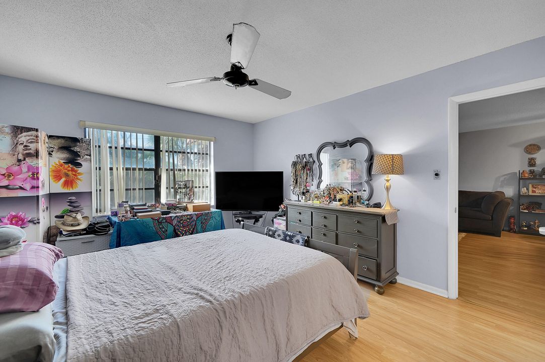 待售: $189,900 (2 贝兹, 2 浴室, 936 平方英尺)