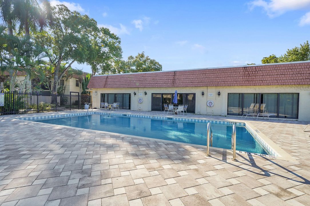 待售: $189,900 (2 贝兹, 2 浴室, 936 平方英尺)