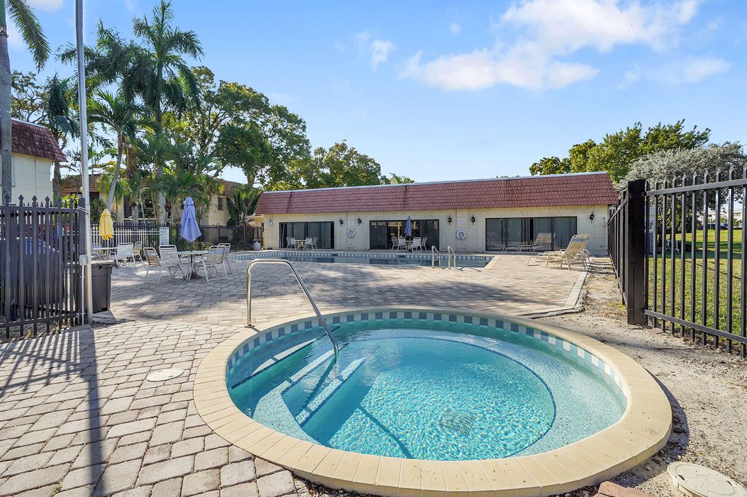 待售: $189,900 (2 贝兹, 2 浴室, 936 平方英尺)