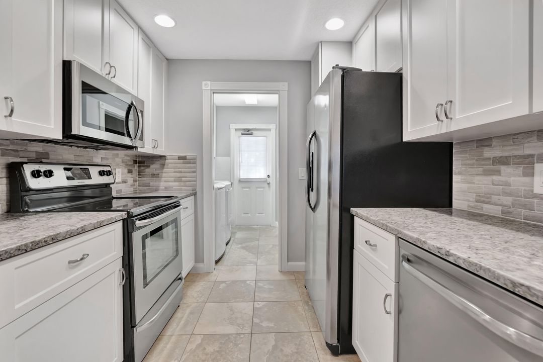 Под контрактом: $3,650 (3 спален, 2 ванн, 1670 Квадратных фут)