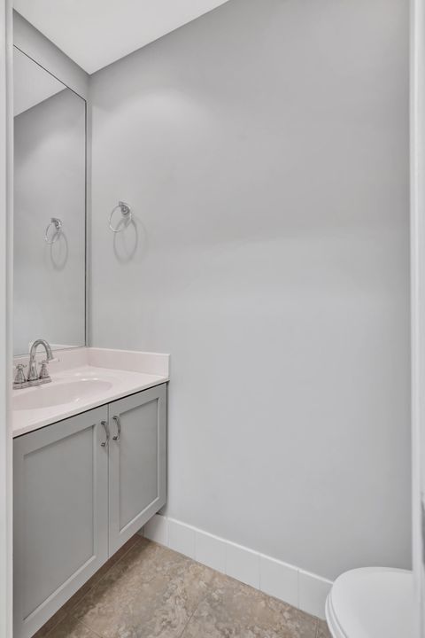 Под контрактом: $3,650 (3 спален, 2 ванн, 1670 Квадратных фут)