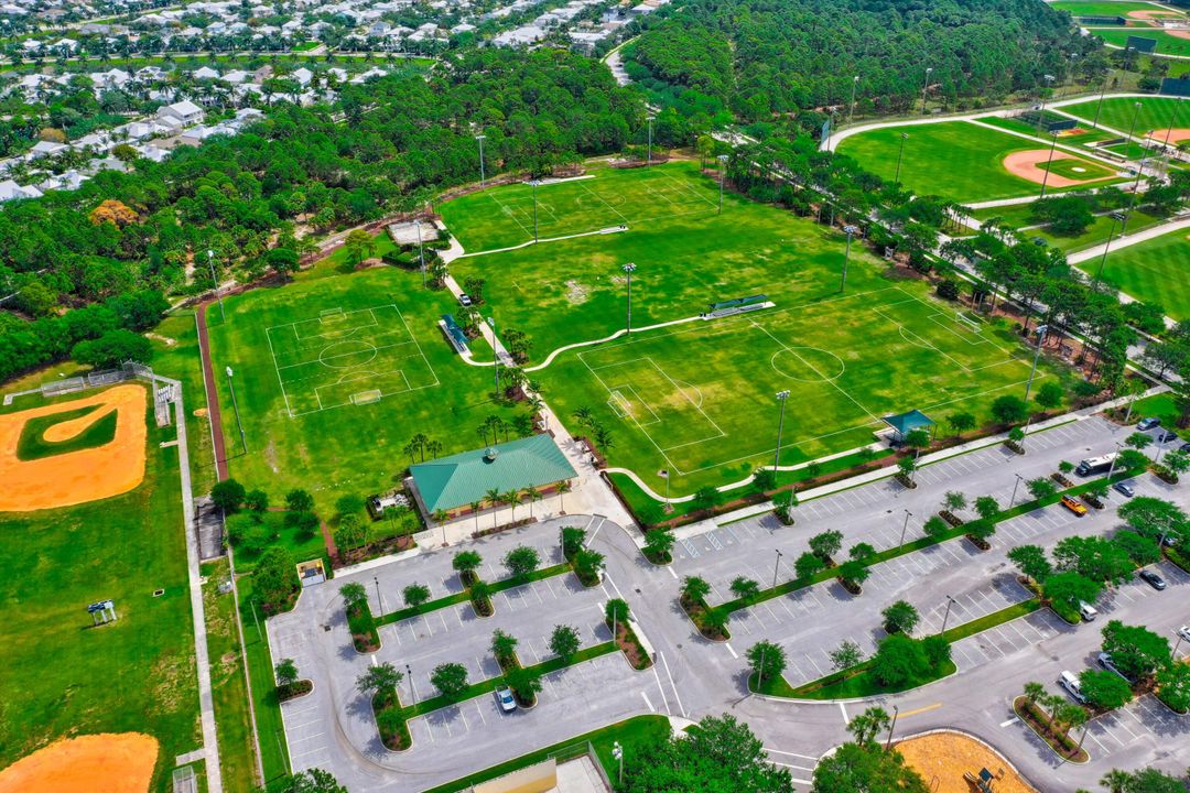 Под контрактом: $3,650 (3 спален, 2 ванн, 1670 Квадратных фут)