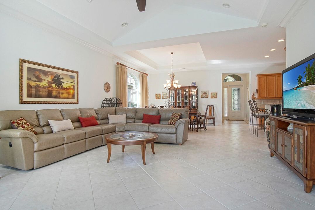 En Venta: $475,000 (2 camas, 2 baños, 2086 Pies cuadrados)