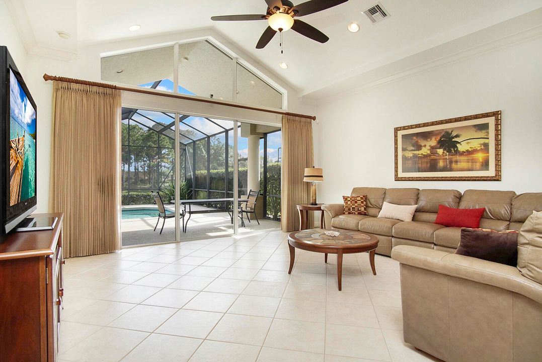 En Venta: $475,000 (2 camas, 2 baños, 2086 Pies cuadrados)