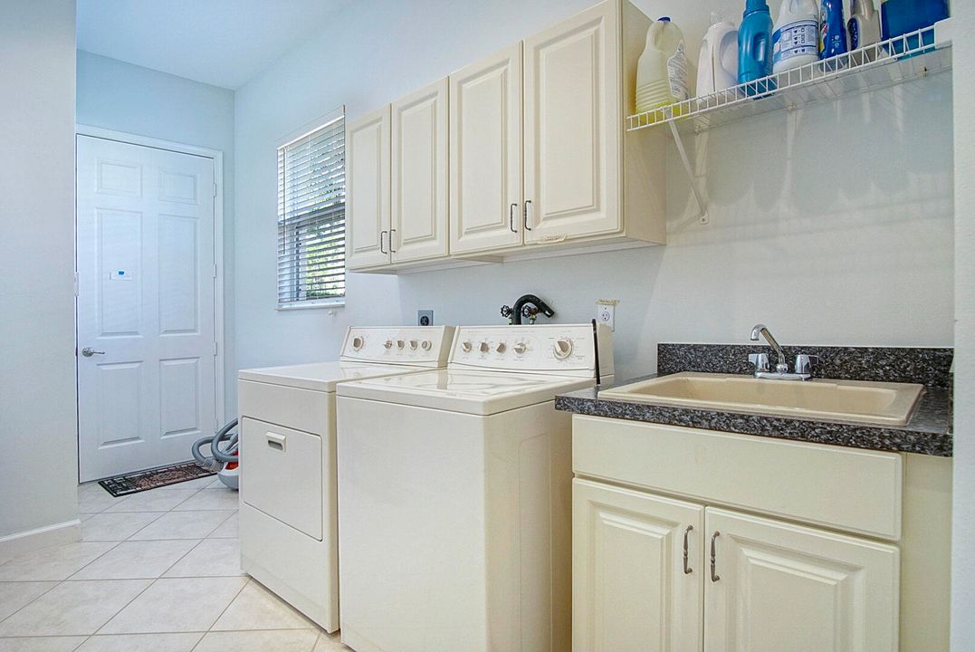 En Venta: $475,000 (2 camas, 2 baños, 2086 Pies cuadrados)