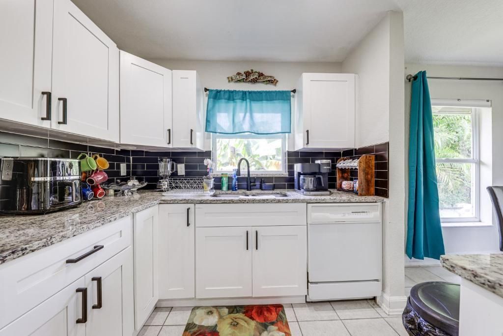 For Rent: $3,600 (3 beds, 2 baths, 1287 Square Feet)