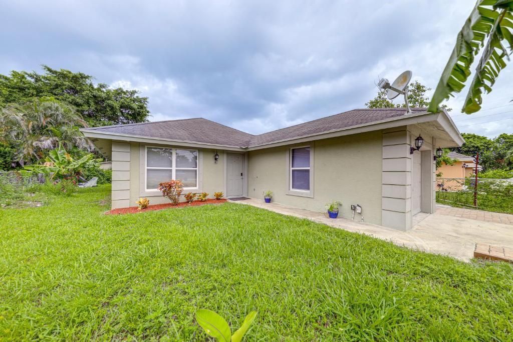 For Rent: $3,600 (3 beds, 2 baths, 1287 Square Feet)