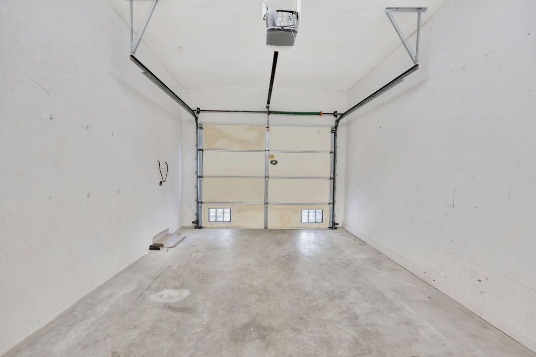 Под контрактом: $3,650 (3 спален, 2 ванн, 1670 Квадратных фут)