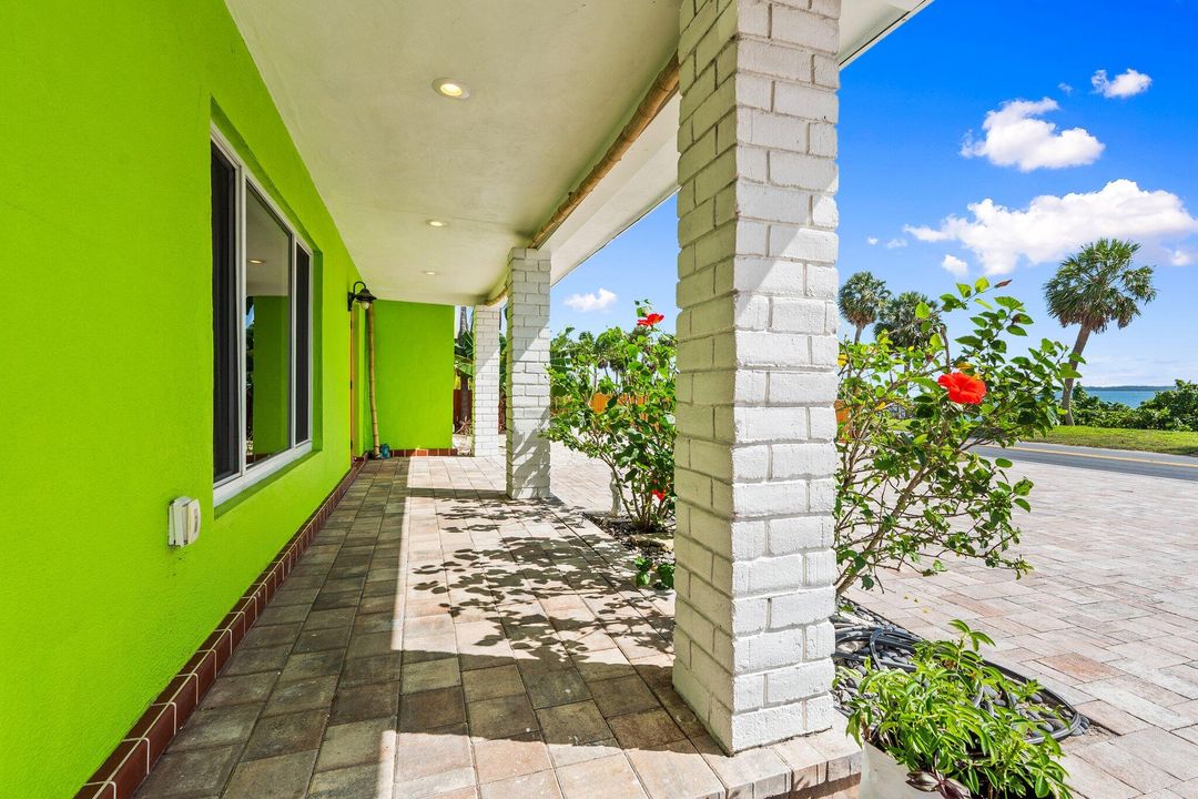 For Rent: $4,000 (2 beds, 2 baths, 1402 Square Feet)