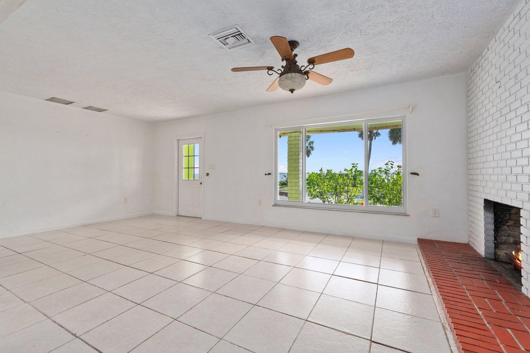 For Rent: $4,000 (2 beds, 2 baths, 1402 Square Feet)