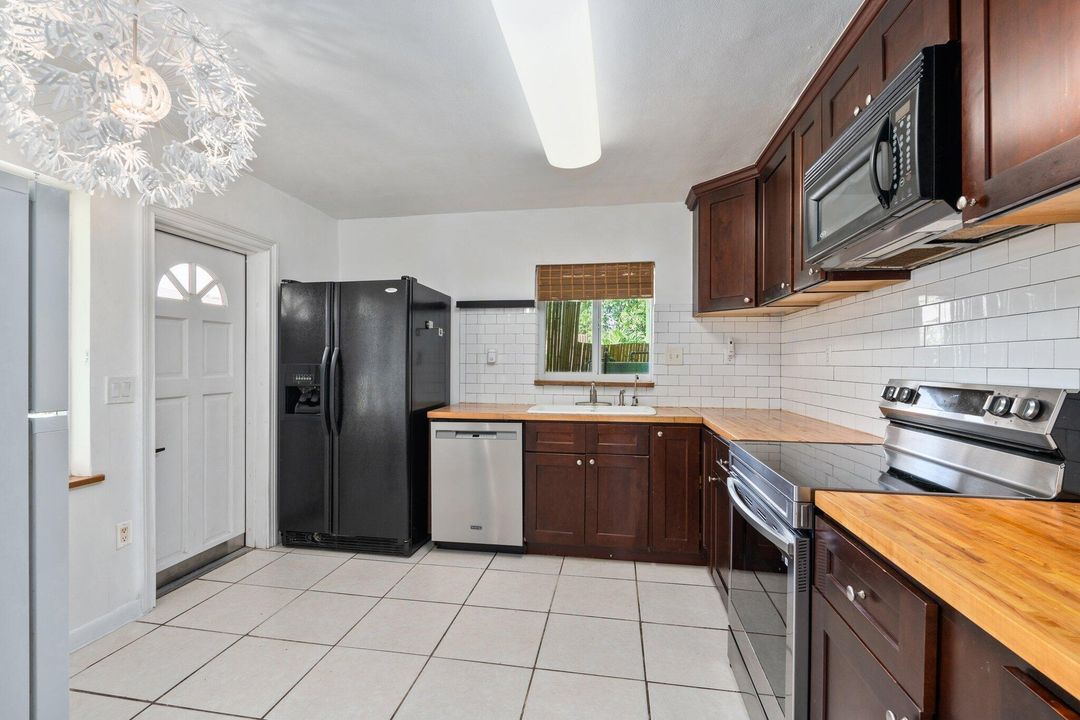 For Rent: $4,000 (2 beds, 2 baths, 1402 Square Feet)